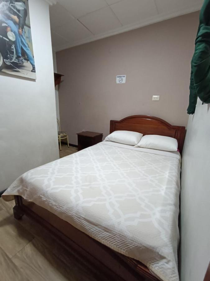 Hostal Alborada Cuenca Esterno foto